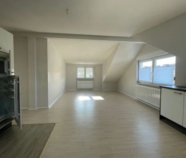 Sanierte 3-Zimmer-Dachgeschosswohnung mit Gartennutzung und Garage ... - Photo 2