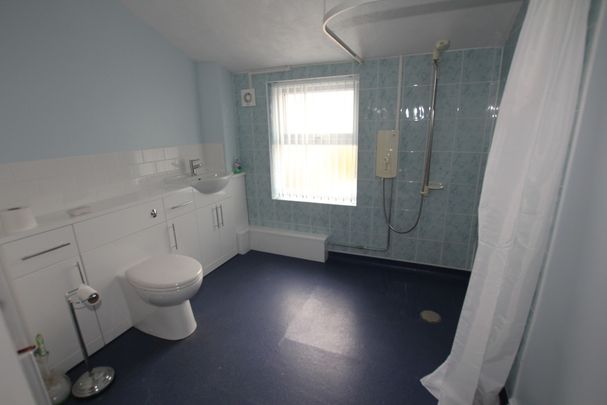 2 Bedroom HOUSE, Deeside - Photo 1