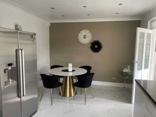 1 bedroom in a house share to rent - Photo 1