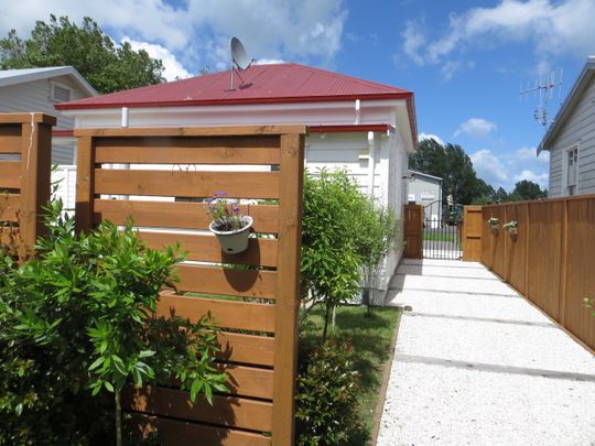 Paeroa Red Train Carriage - Photo 1