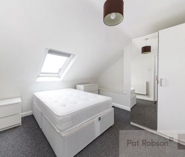 Helmsley Road Room 5, Newcastle Upon Tyne - Photo 2