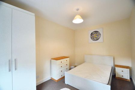 4 bedroom terraced house to rent - Photo 2