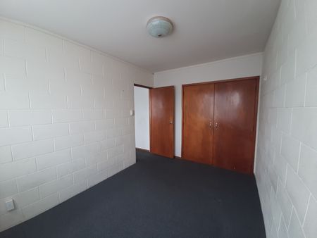 Good Value 1 Bedroom Unit - Photo 3