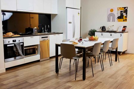 6 Bedroom Shared Bathroom, King Single Bed, High Floor - Photo 5