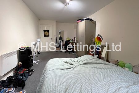 4 Bedroom Flat for rent in Abbots Mews - Photo 4