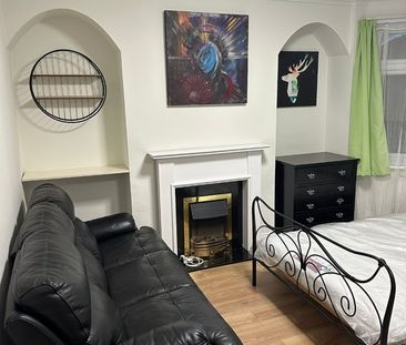 Room in a Shared House, Mount Pleasant, HA0 - Photo 2
