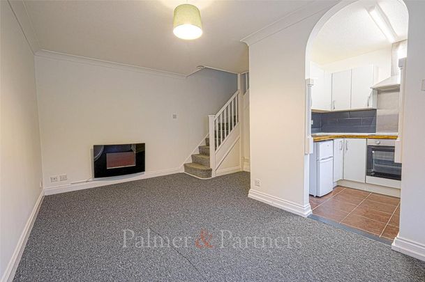 2 bedroom terraced house to rent - Photo 1