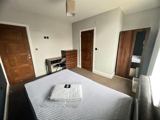 1 bedroom in a house share to rent - Photo 1