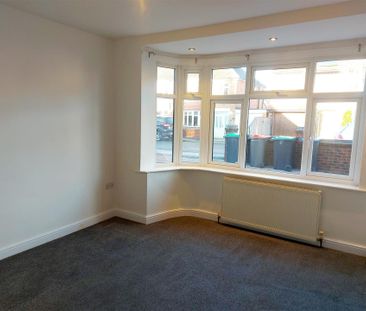 3 bedroom Semi-detached house to rent - Photo 4