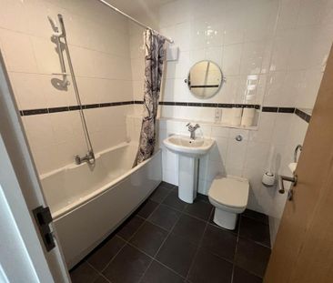 3 bedroom flat to rent - Photo 6