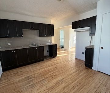 4 1/2 - 3e étage - Près Du CEGEP Et Com - Photo 2