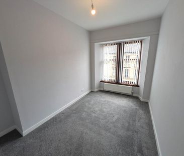 3 bedroom flat to rent - Photo 4