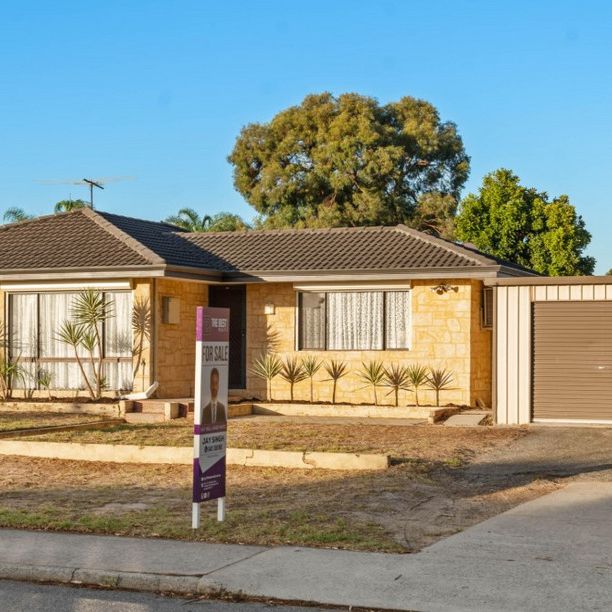 Spacious Family Home with Generous Yard - Photo 1