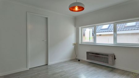 Gezellig en energiezuinig appartement met terras in centrum Eeklo! - Photo 3
