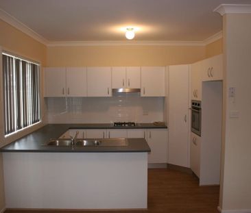 Great Location - 4 Bedroom Duplex - Photo 3