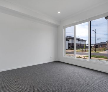 Corner 3 Bedroom Modern Living! - Photo 5