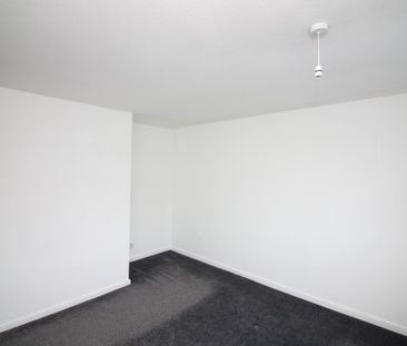 3 Bedroom Mid Terraced House - Photo 6