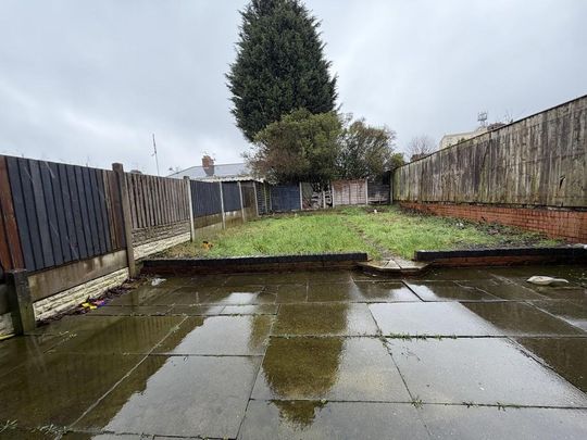 3 bedroom end of terrace house to rent - Photo 1