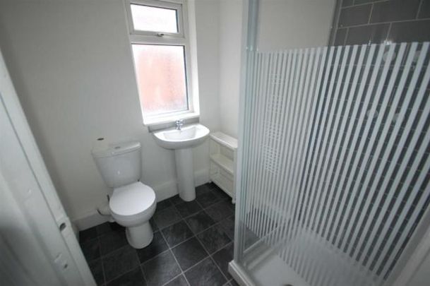 4 bedroom end of terrace house to rent - Photo 1