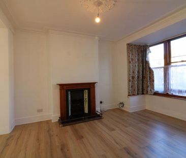 4 bedroom semi-detached house to rent - Photo 4
