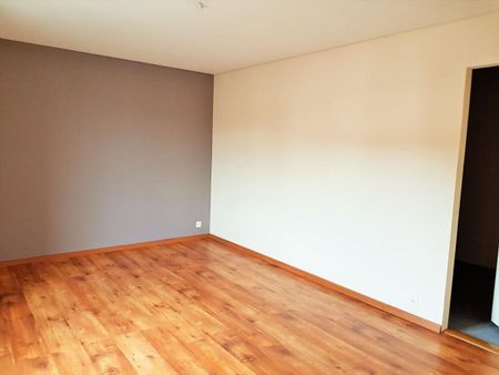 Beautiful 4.5-room apartment with fireplace in Val-de-Travers - Photo 3