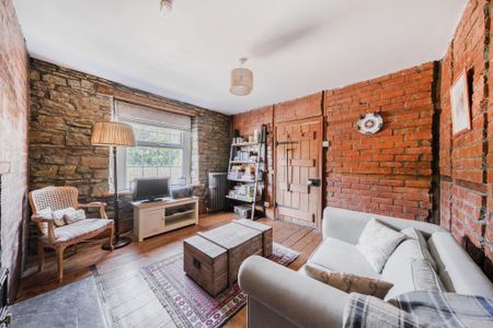 4 bedroom semi-detached house to rent - Photo 2