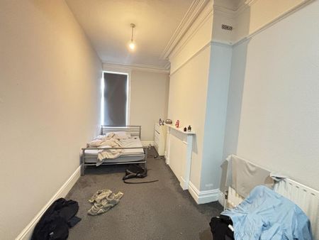 4 bedroom flat to rent - Photo 4