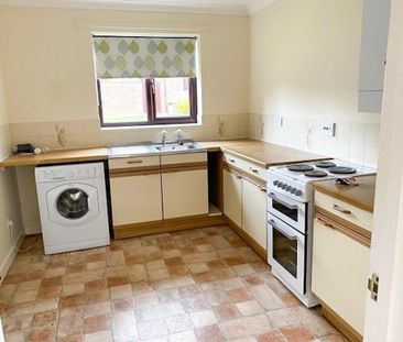 2 bedroom semi-detached bungalow to rent - Photo 2