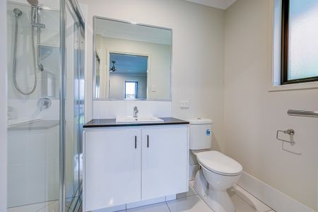 Spacious Family Home - Photo 3