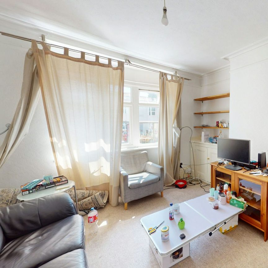 Terraced House to rent on - Photo 1