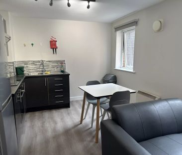 Gold 3 Bed Apartment - Photo 6