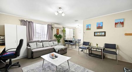Freshly Renovated Three Bedroom - Photo 3