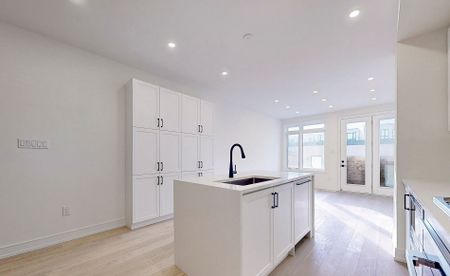 For Lease - 208 Mcroberts Avenue, Toronto, Ontario - Photo 2