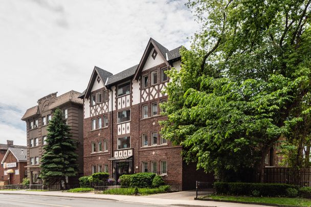 100 Vaughan Road - Photo 1