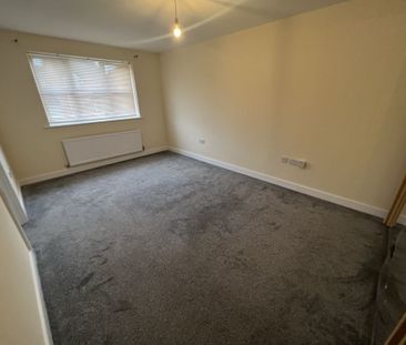 4 Bedroom Detached - Photo 2