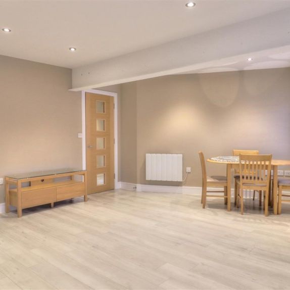 2 BED Flat To rent - Photo 1