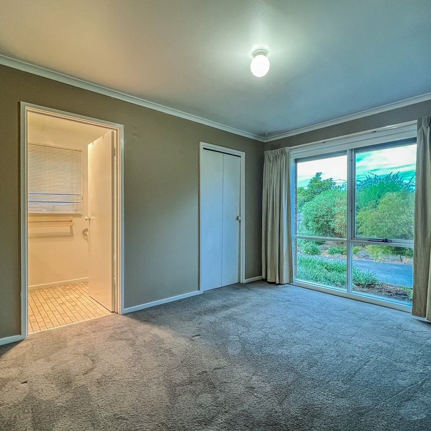 1/4 Phillip Court, Greensborough VIC 3088 - Photo 1
