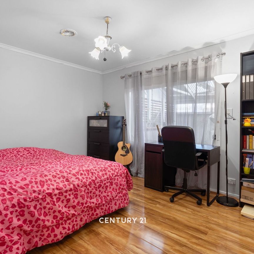 Family Home in Prime Location! - Photo 1