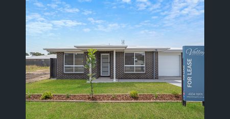 Stunning Four Bedroom Home - Ducted Air Con, Alfresco, Garage - Photo 5