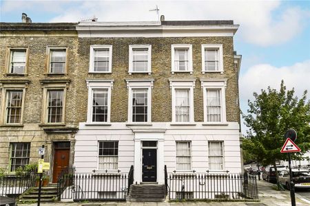 Set with in a well-maintained Victorian conversion in the heart of Primrose Hill village, is this well-presented one bedroom apartment. - Photo 2