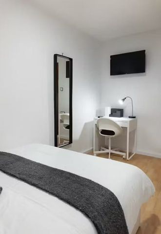 Carrer Sants Just i Pastor, Valencia, Valencian Community 46022 - Photo 2