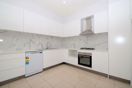 Freshly painted 3 bedroom home - Photo 5