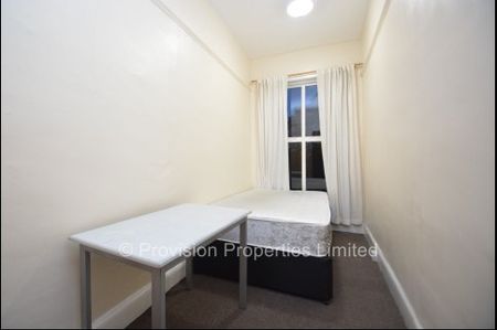 2 Bedroom Flats in Leeds - Photo 4
