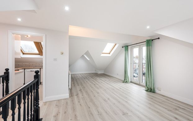 3 Bed Flat, Earlsfield Road, SW18 - Photo 1