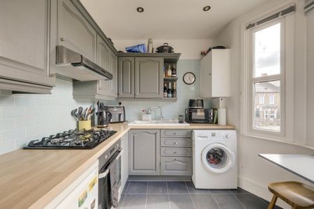 3 bedroom flat to rent - Photo 3