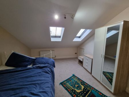 1 Bed Student Accommodation - Photo 2