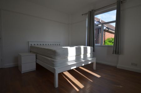 4 bedroom Cottage to rent - Photo 3