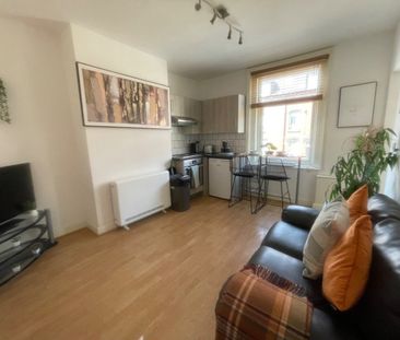 1 Bed Flat, Beeston, LS11 - Photo 1