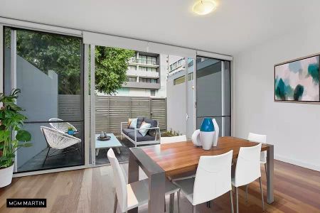 MGM MARTIN - AIR CONDITIONED THREE BEDRROM TOWNHOUSE + Self contained office/bedroom - Photo 2