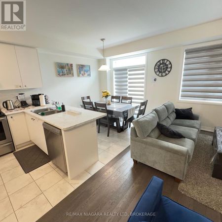 20 VELVET WAY, Thorold, Ontario, L2V0P3 - Photo 2
